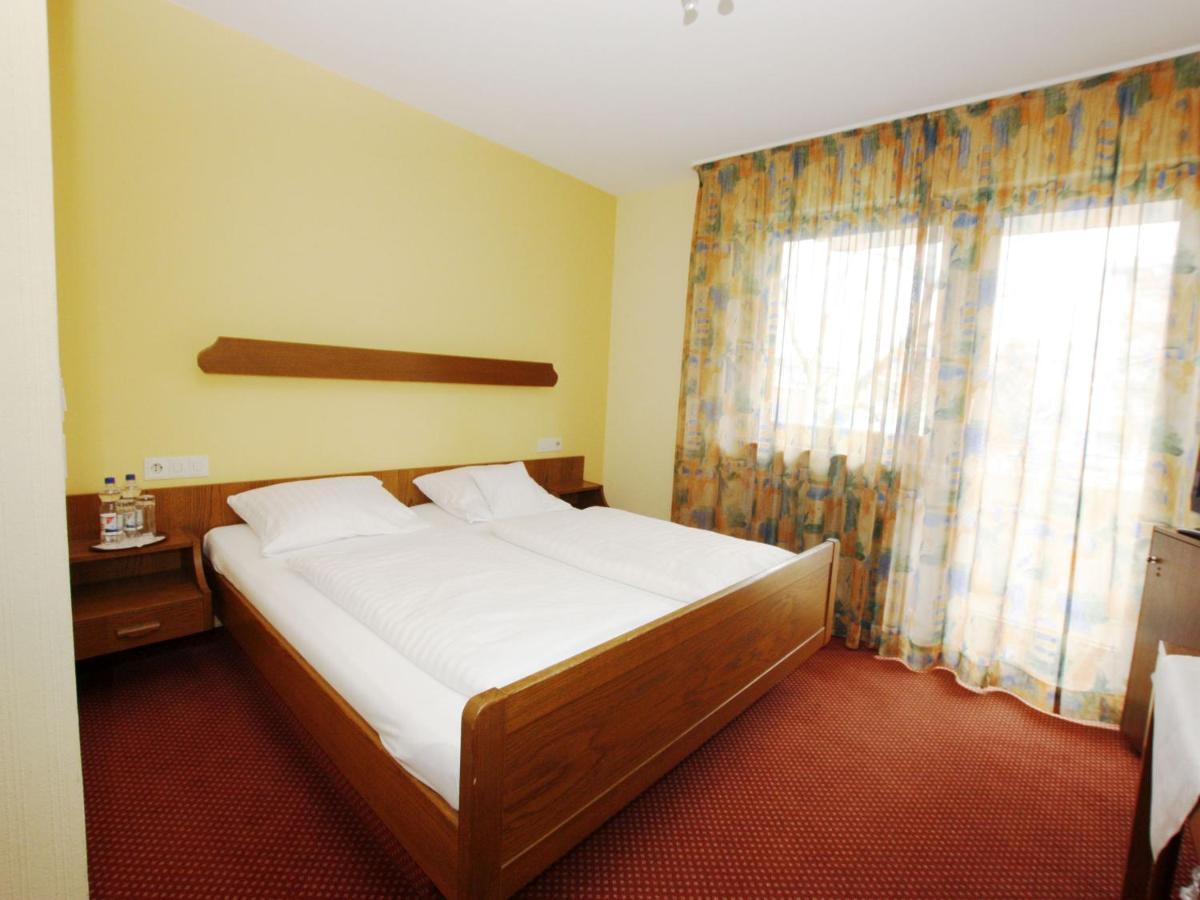 Hotel Baeren Garni Freiburg Bagian luar foto